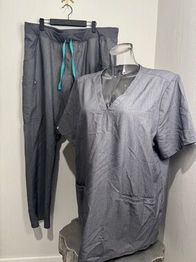 FIGS SCRUB SET. Grey. XXL Tall. Style: t21004T. Kade Cargo? Casma Top. No flaws.